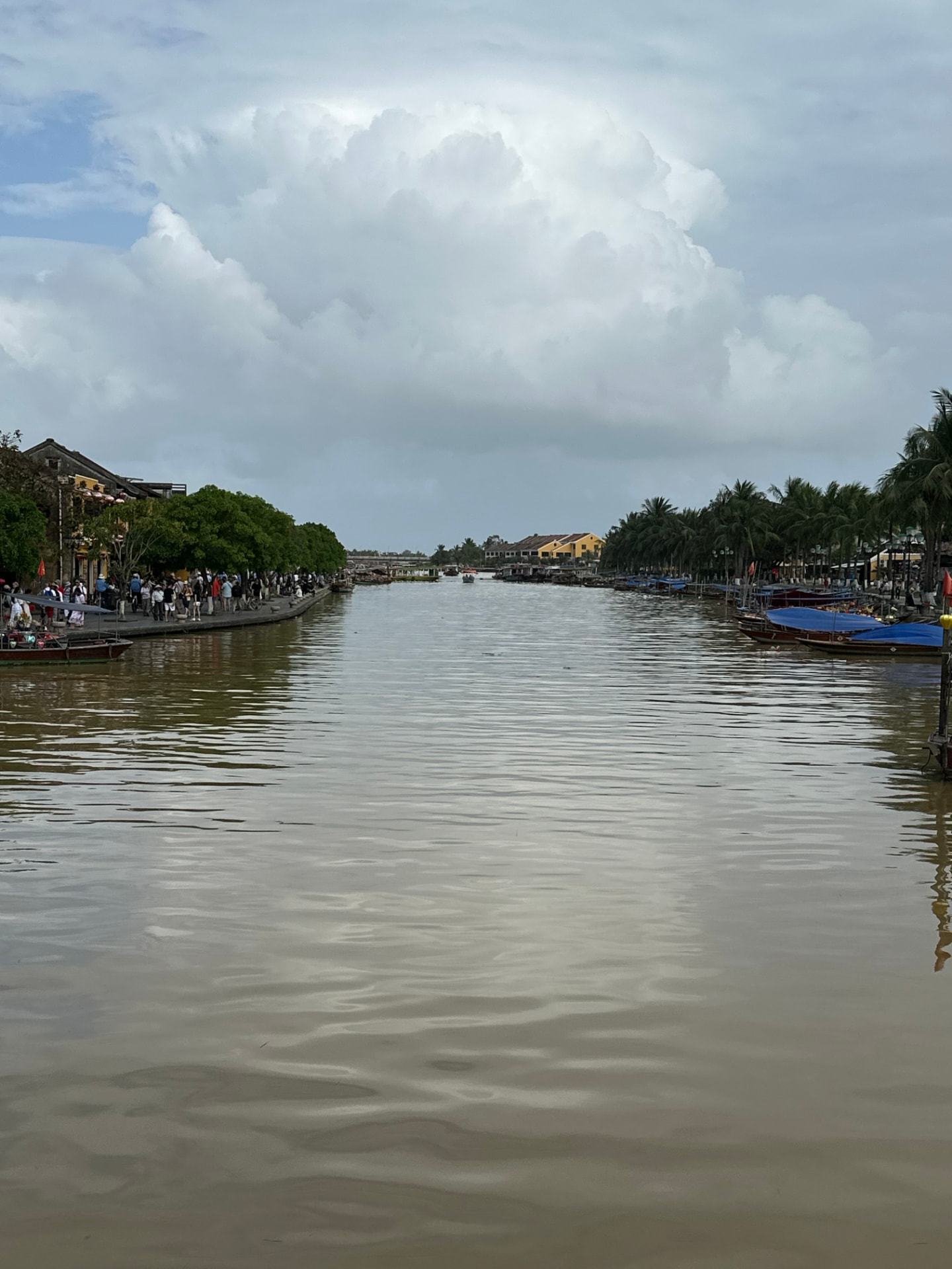 Fluss mit Booten in Hoi An, Vietnam