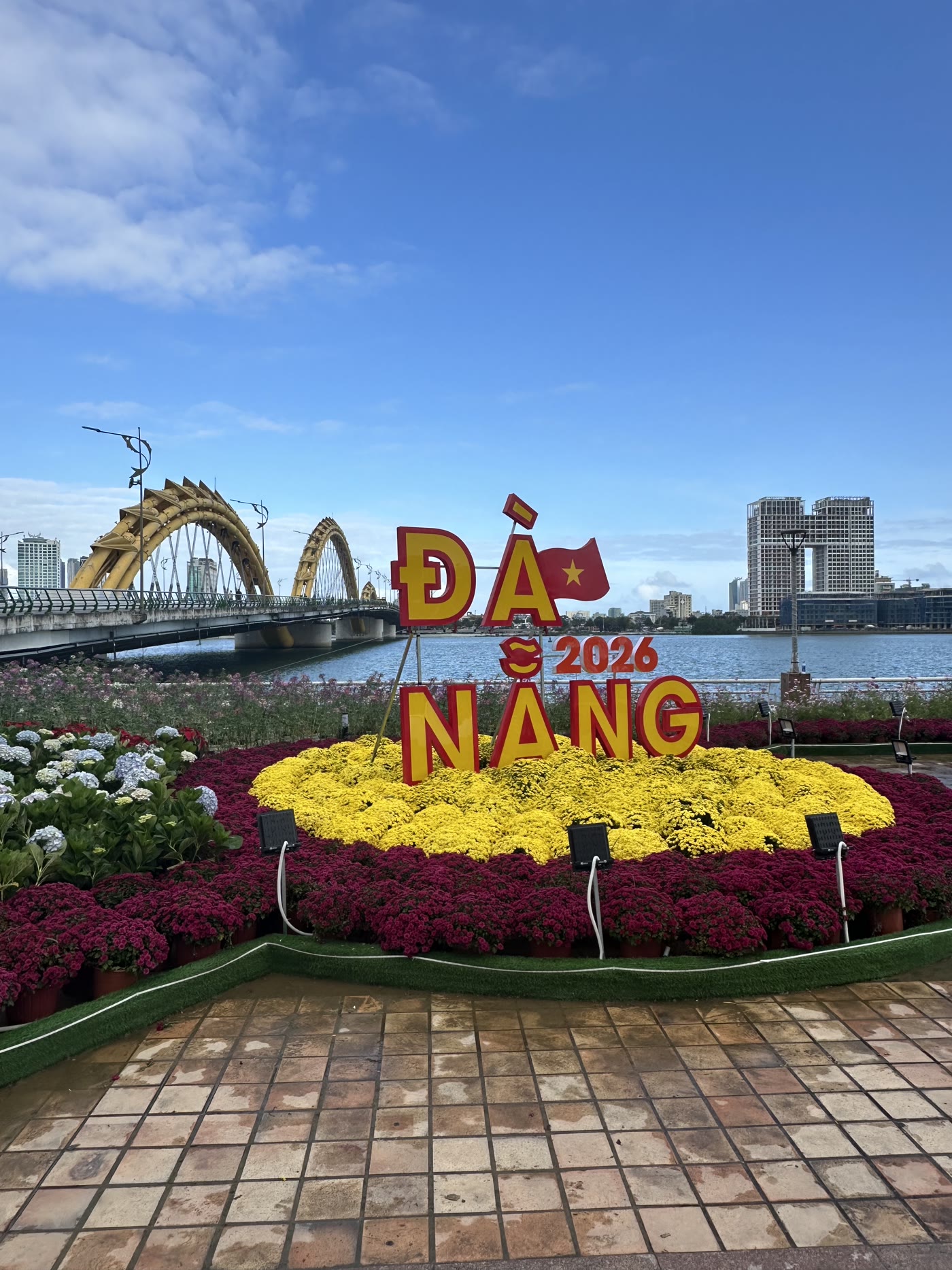 Da Nang Schriftzug vor der Drachenbrücke